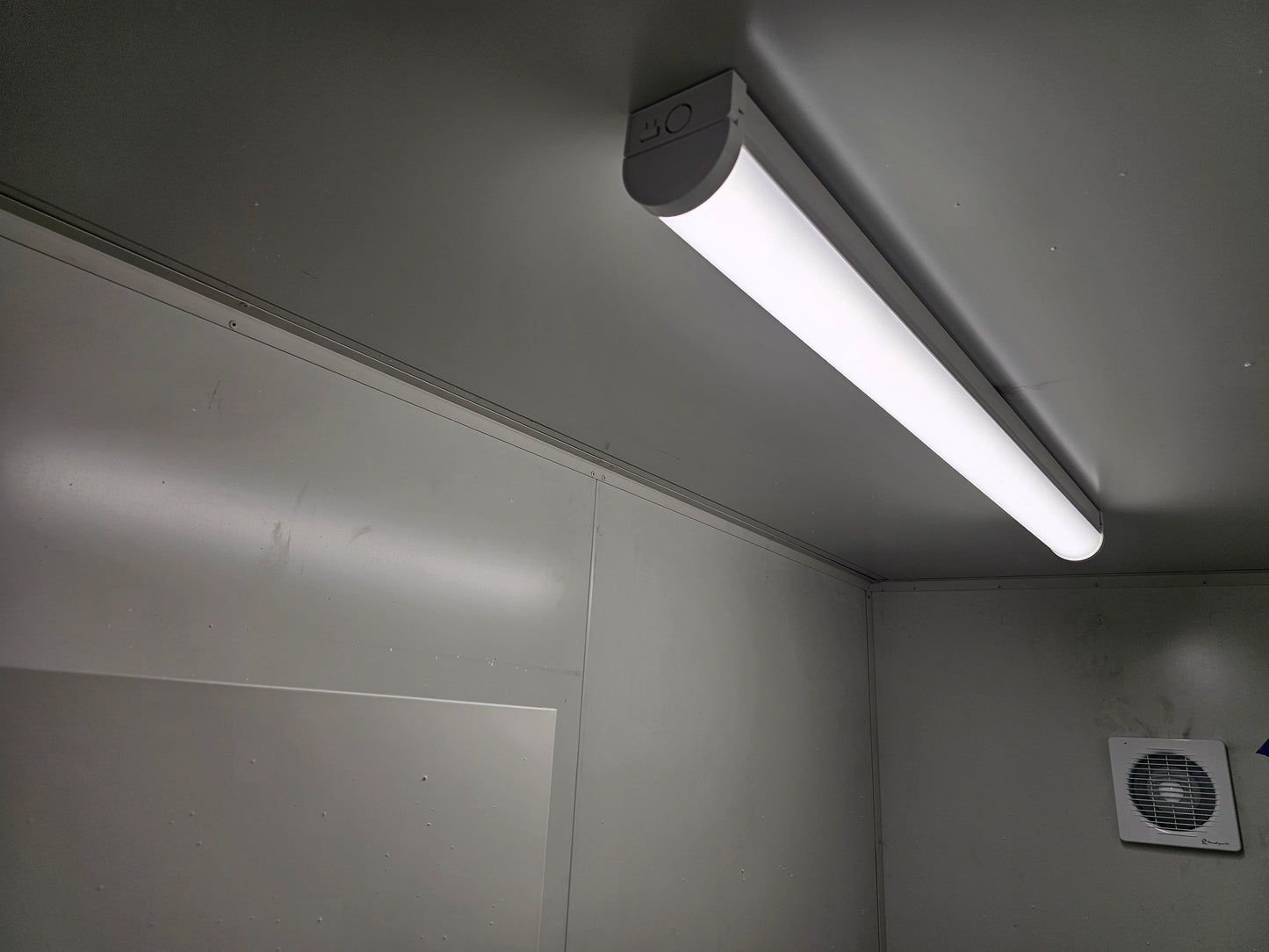 RAPTA LED Batten Light Tri Colour 1200mm